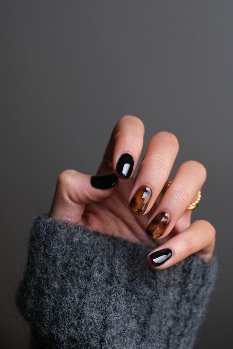 Manicure e pedicure no estúdio de unhas